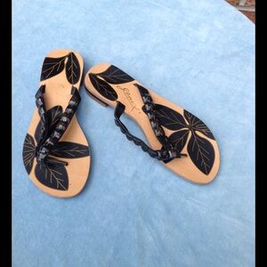 Gomax Jeweled Flip Flops NEW Size 6